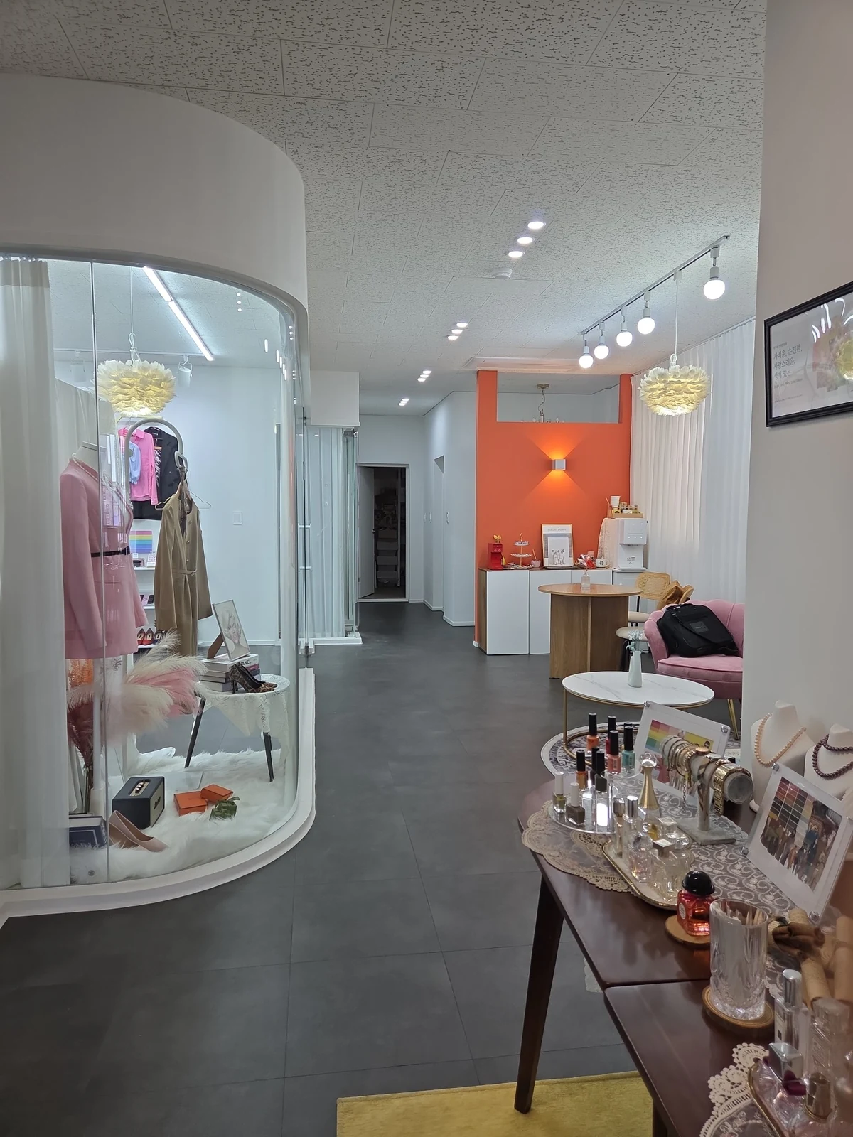 Image n Color Branding Center entrance and consultation area